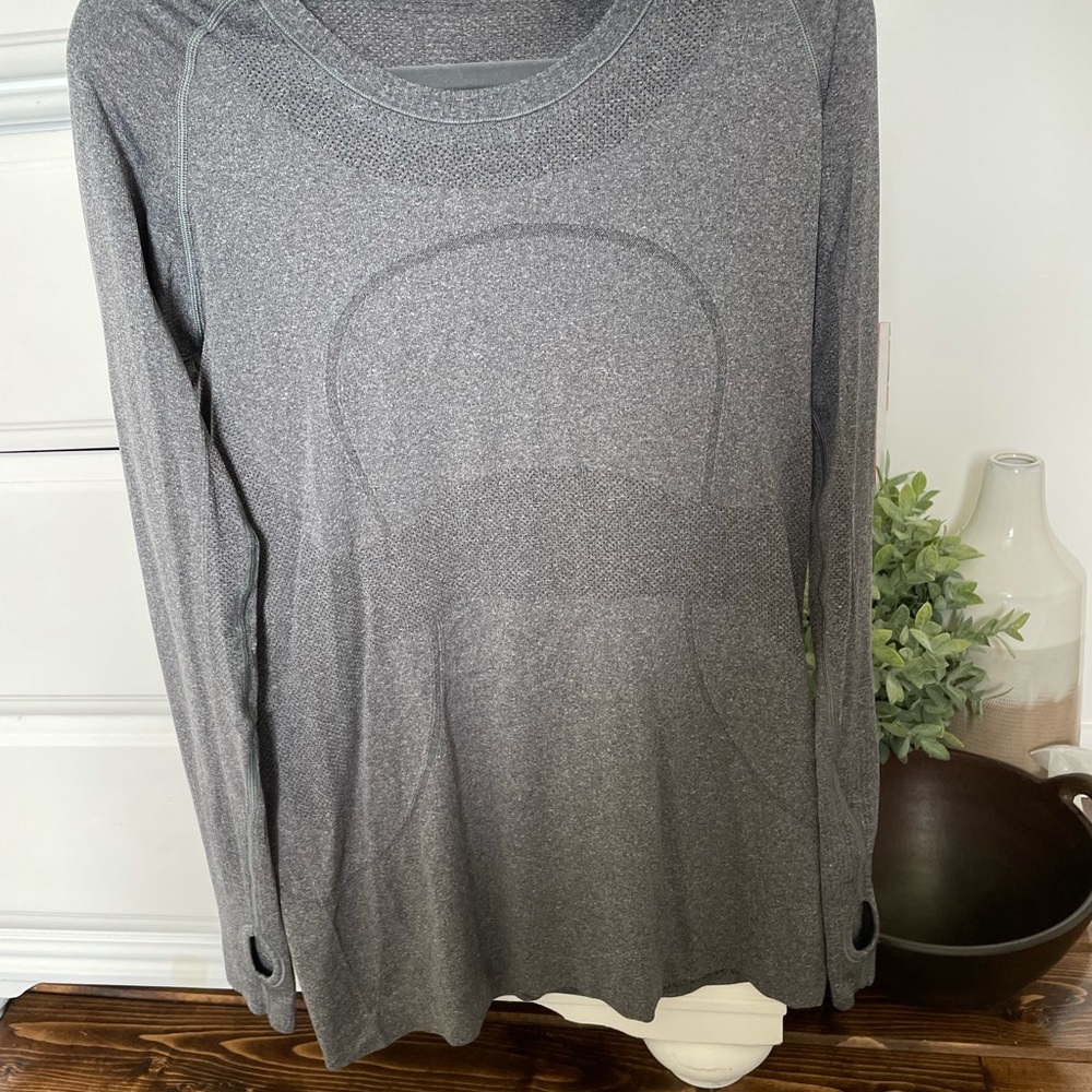 Lululemon run swift top